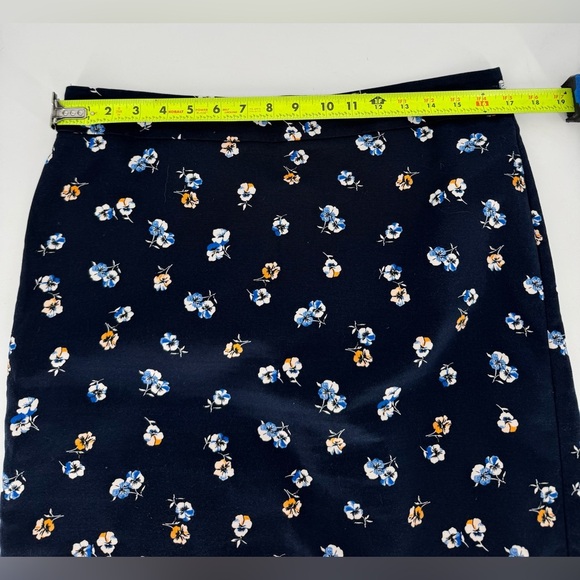 Ann Taylor Factory Navy Floral Pencil Skirt - Picture 3 of 9